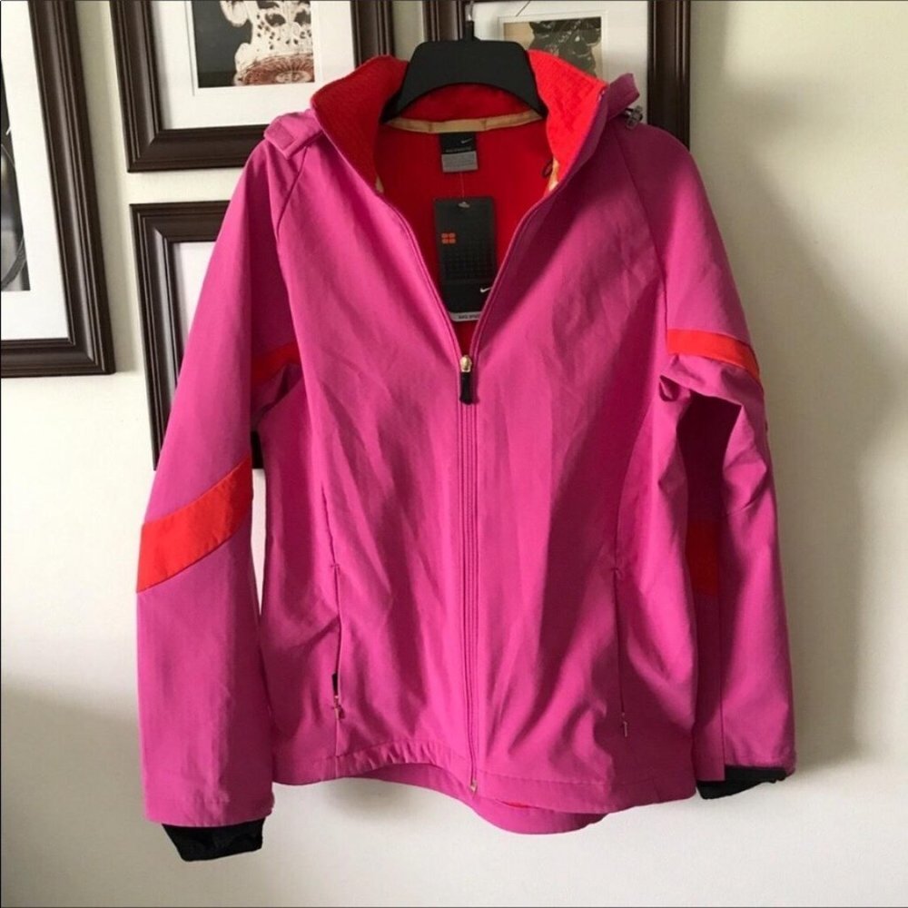 Nike Sphere Pro Women's Running Jacket Size Medium - Pink and Red​